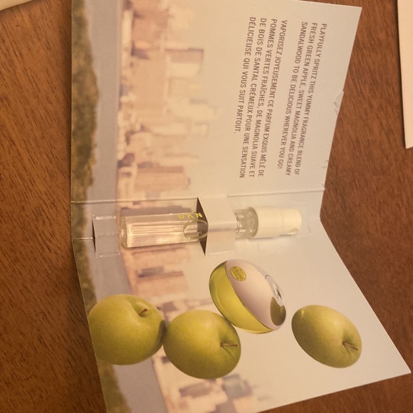 5/$25 DKNY Be delicious Apple sample travel perfume - Picture 2 of 2